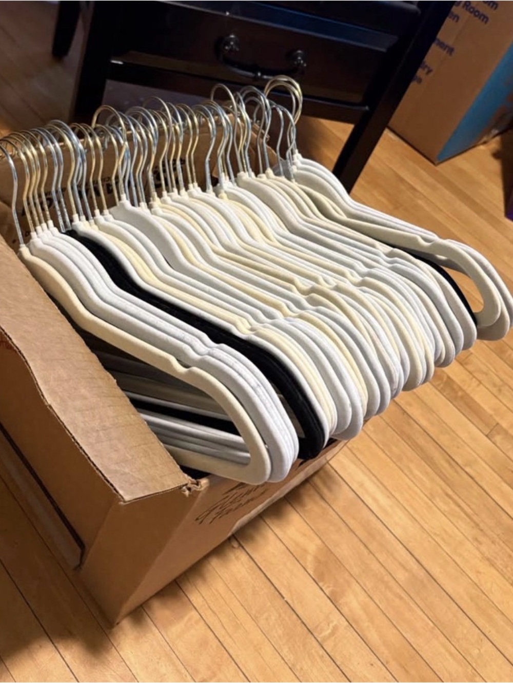 50 Velvet Non-Slip Closet Hangers in White & Black - Pack